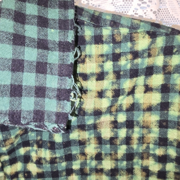 A Rare Bird Flannel Longsleeve Holiday Santa Womens Shirt L/XL Acid Washed - Picture 6 of 10